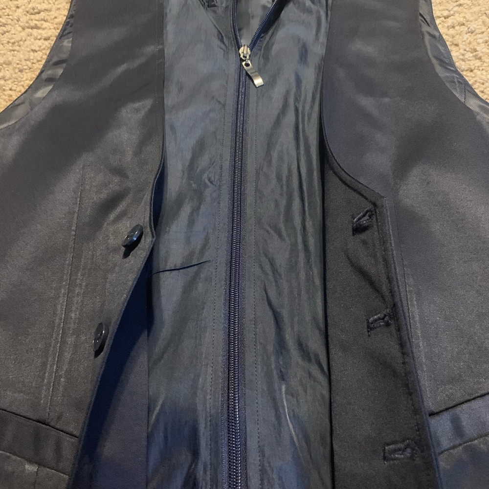 Vest - Picture 2 of 4